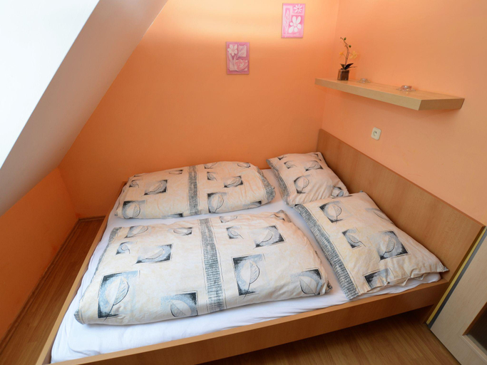 Bedroom 2, Holiday Home Medenec near Alsovka Ski Slope, Chomutov