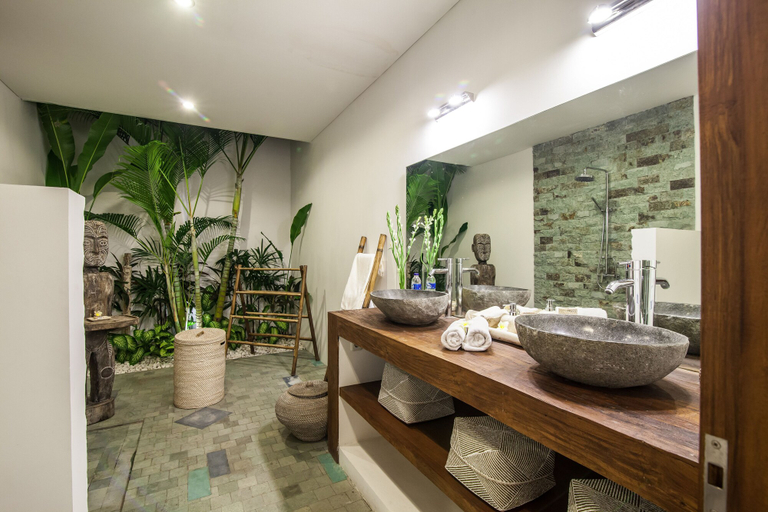 Bathroom 4, Traditional Teak Joglo Tropical Gardens, Badung