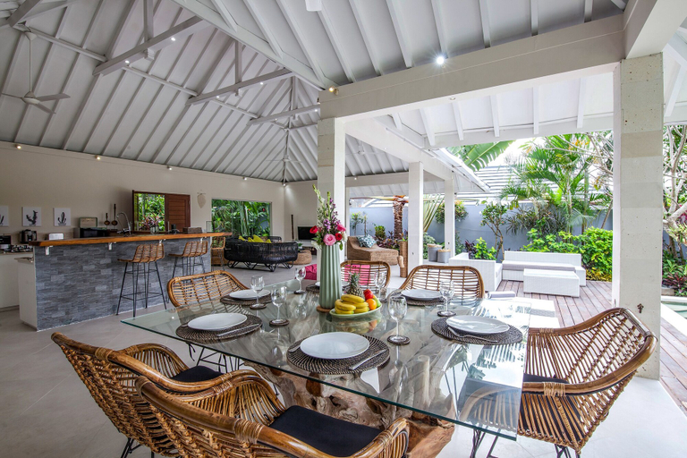 Food & Drinks 5, Spacious Private Villa in Canggu Heart, Badung