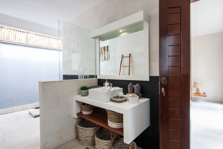 Bathroom 4, Spacious Private Villa in Canggu Heart, Badung
