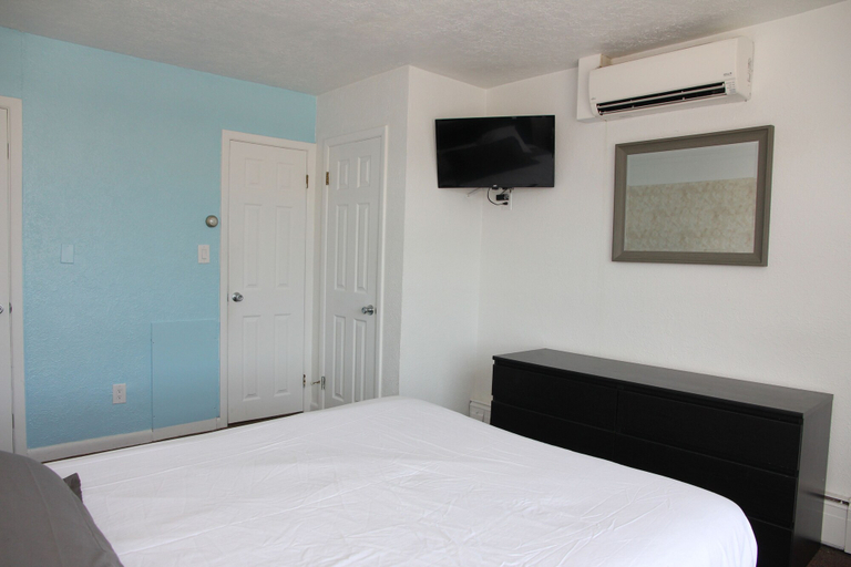 Bedroom 3, Pink Champagne Boutique Motel, Cape May