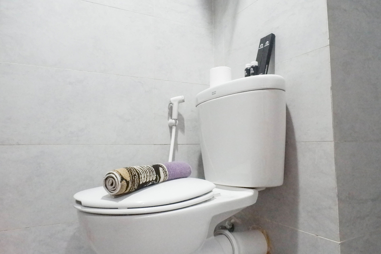 Bathroom 2, Cozy And Vibrant Studio Apartment At Taman Melati Surabaya, Surabaya