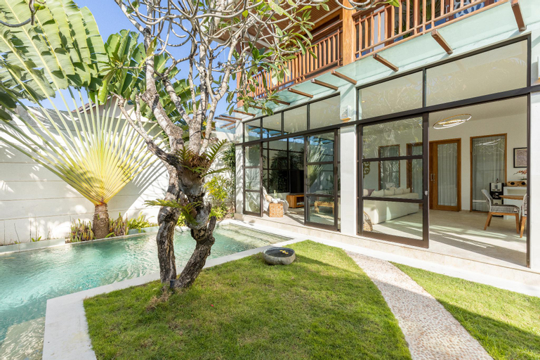 Quiet Tropical Villa in Seminyak Center, Badung