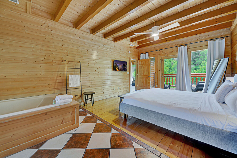 Bedroom 4, Autumn Blessings, Sevier