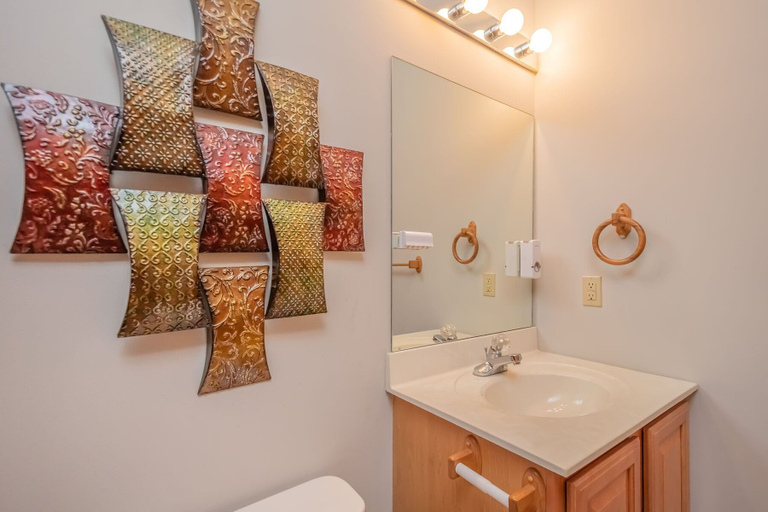 Bathroom 4, Cedar Shores Villa 09, Garrett