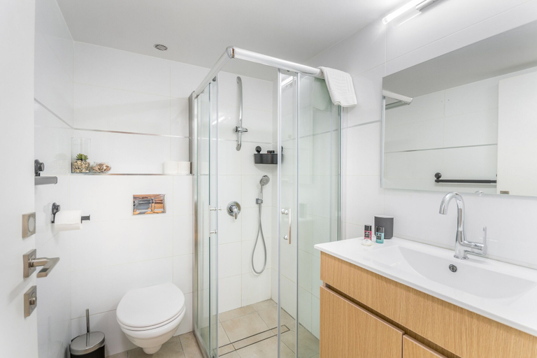 Bathroom, Modern 1 BDR with balcony