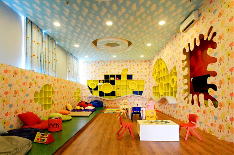 Family & Kids 4, Cozy Stay and Tidy 1BR at The Bellezza Apartment By Travelio, Jakarta Selatan