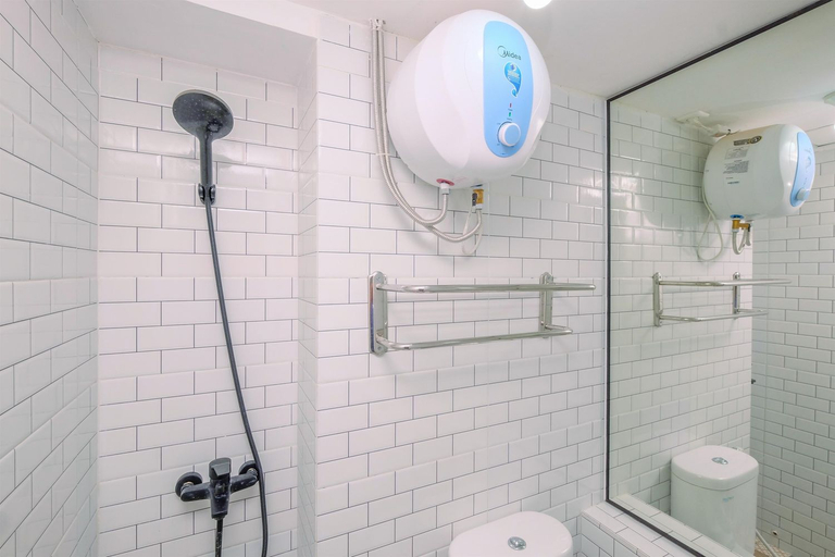 Bathroom 5, Nice and Strategic Studio at Bassura City Apartment By Travelio, Jakarta Timur