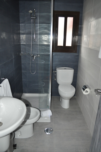 Bathroom 4, Hotel Celanova, Ourense
