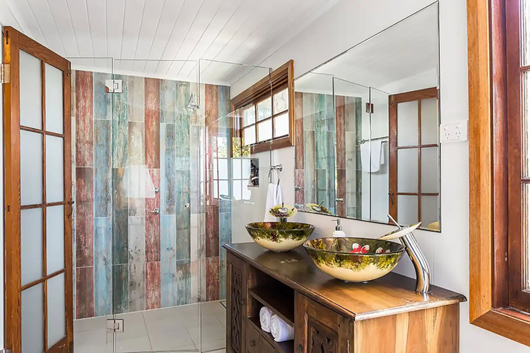 Bathroom 4, A PERFECT STAY - Skye Lodge, Byron