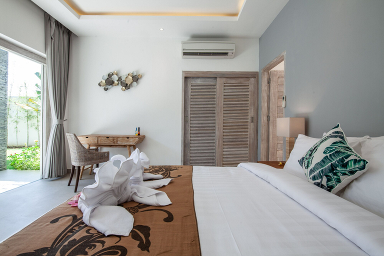 Bedroom 4, Breathtaking 5BR Villa Walk to the Beach, Badung