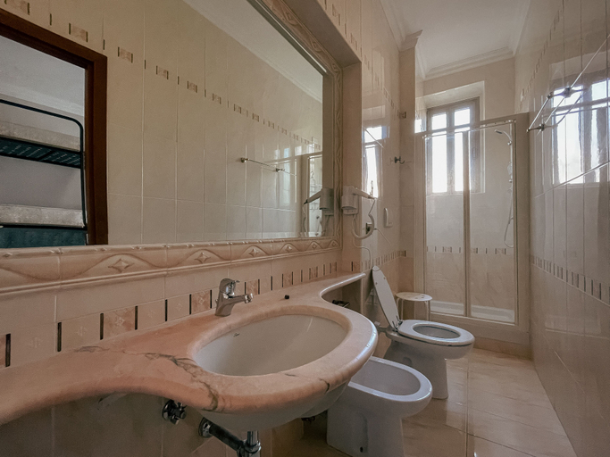 Bathroom 4, Ostello Bello Roma, Rome