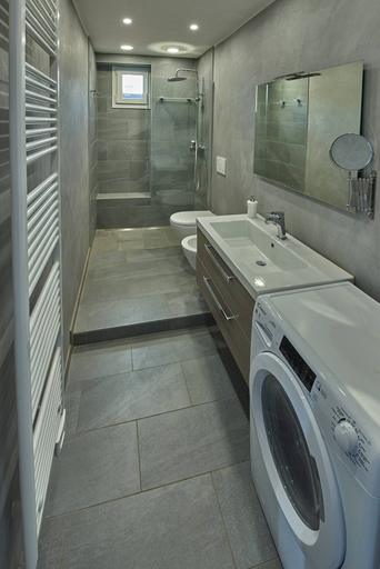 Bathroom 4, The Mirror On The Lake, Como
