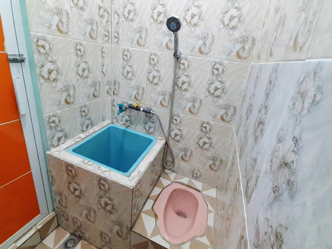 Bathroom, Kerinci Natural Hotspring & Homestay, Kerinci
