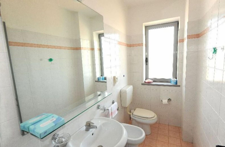 Bathroom, Madison, Rimini