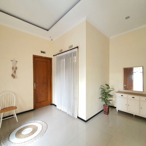 Others 3, One & Quin Guest House Syariah Mitra RedDoorz, Malang