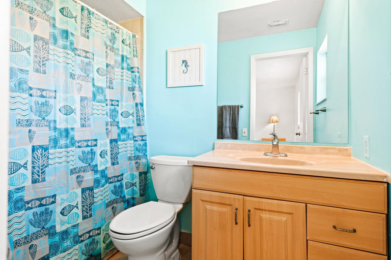 Bathroom 4, 11420 Capistrano, Lee