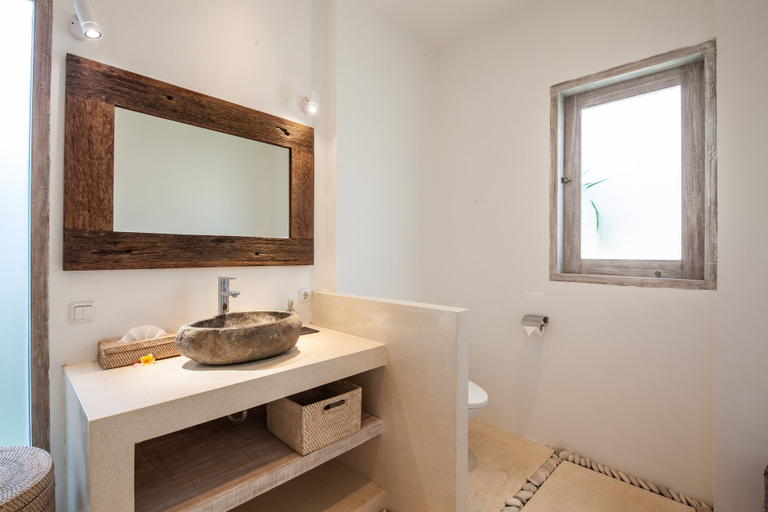 Bathroom 5, Breathtaking 5BR Villa Walk to the Beach, Badung