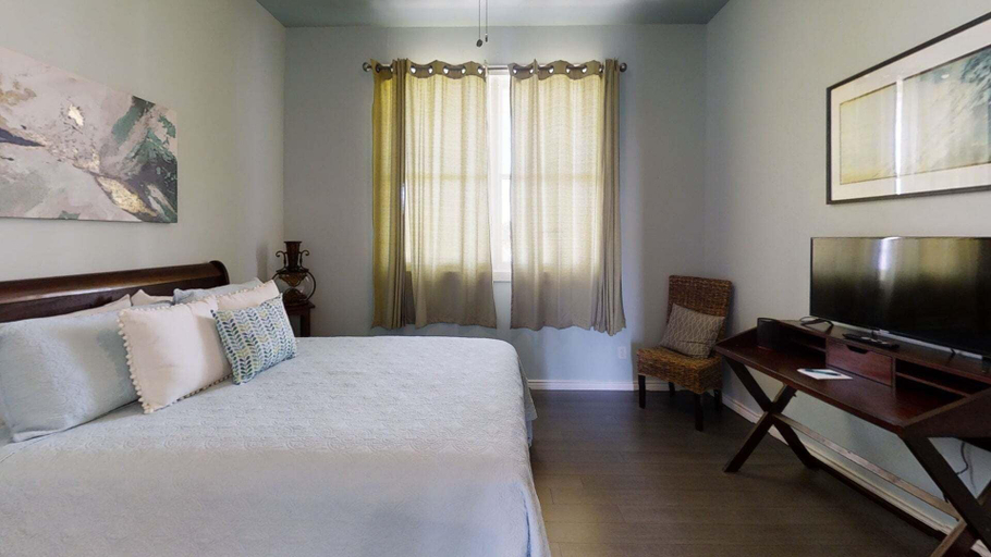 Bedroom 2, Tavarua, Nueces