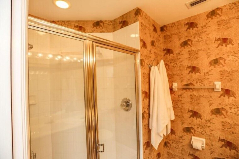 Bathroom 5, Waterside II #256, Lee