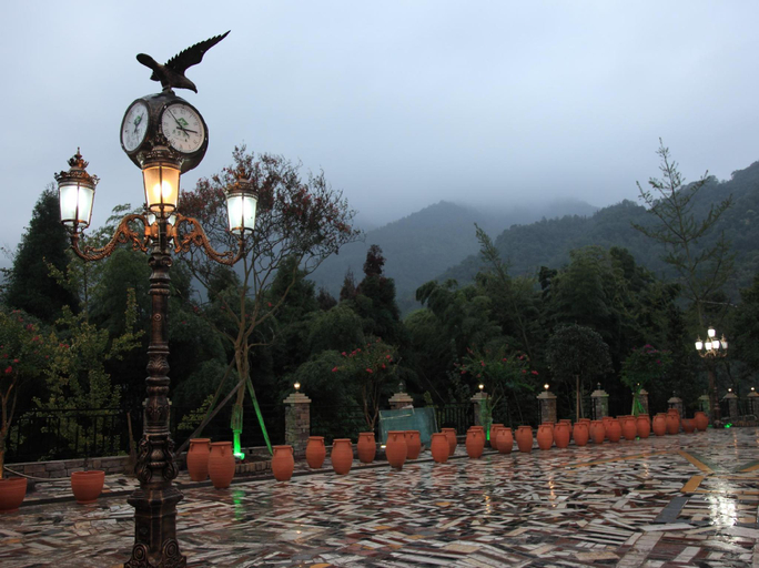 Exterior view 3, Panshan Tingquan Tuwo Holiday Resort, Leshan