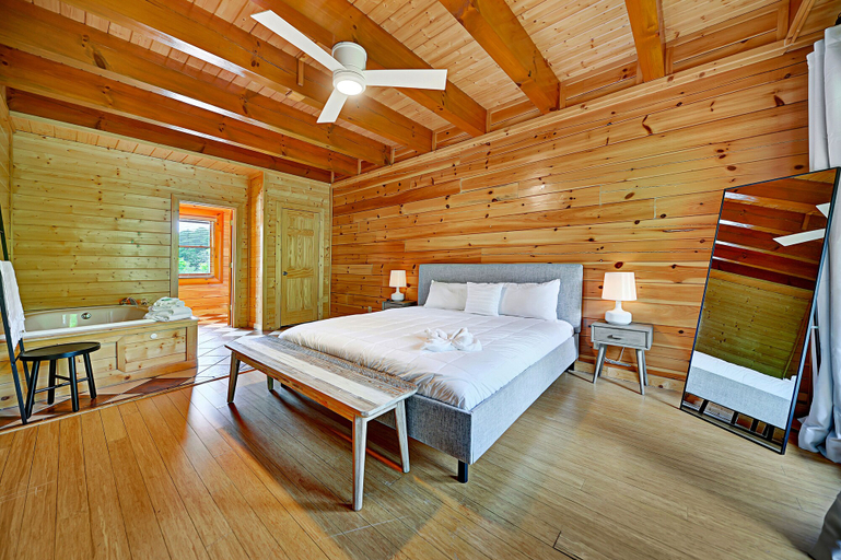 Bedroom 2, Autumn Blessings, Sevier