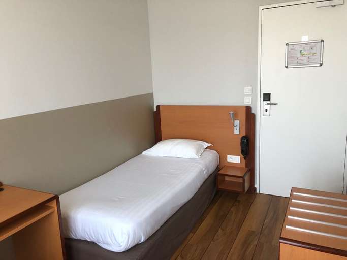 Bedroom 2, HOTEL RESTAURANT LE PARISIEN, Hautes-Pyrénées