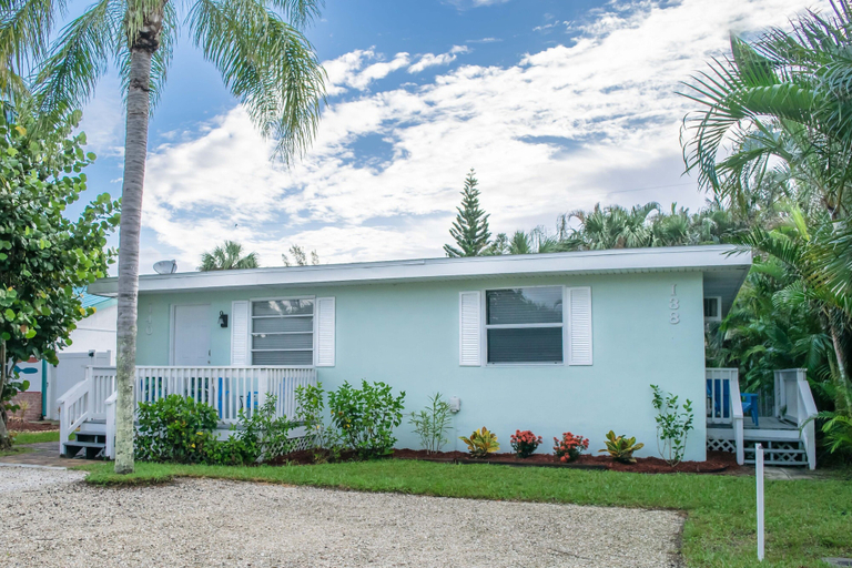 Exterior & Views, 138 Delmar, Lee