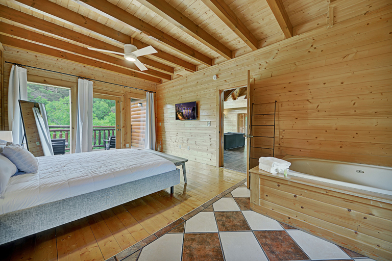 Bedroom 3, Autumn Blessings, Sevier