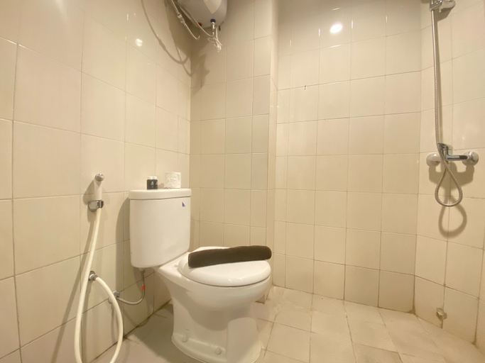Bathroom 5, Gorgeous 2BR Apartment at Mekarwangi Square Cibaduyut By Travelio, Bandung