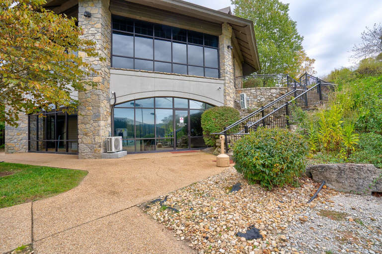 Exterior & Views 2, Golf-view Getaway, Stone