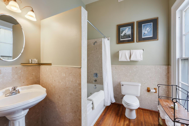 Bathroom 4, ELYSIAN FIELDS INN - BED AND BREAKFAST, Orleans
