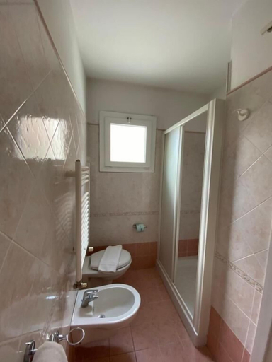 Bathroom 3, Family Hotel Las Vegas, Rimini