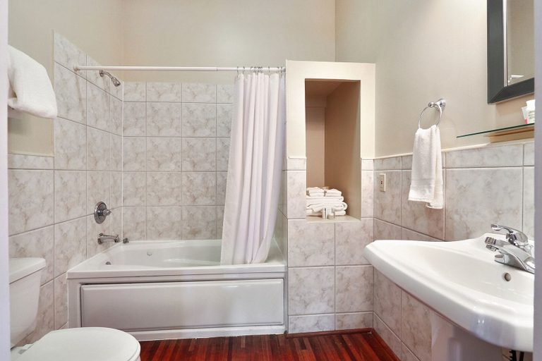 Bathroom 4, ELYSIAN FIELDS INN - BED AND BREAKFAST, Orleans