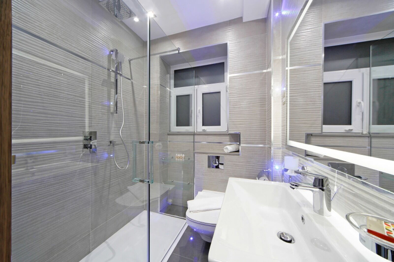 Bathroom 5, Cumberland Apartments, London