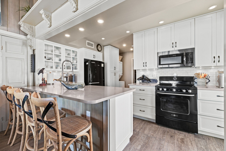 Others 3, 758 Estero Blvd. Villa A, Lee