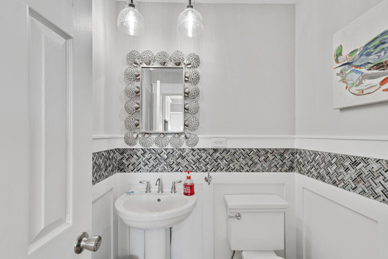 Bathroom 5, Wavelink West, Baldwin