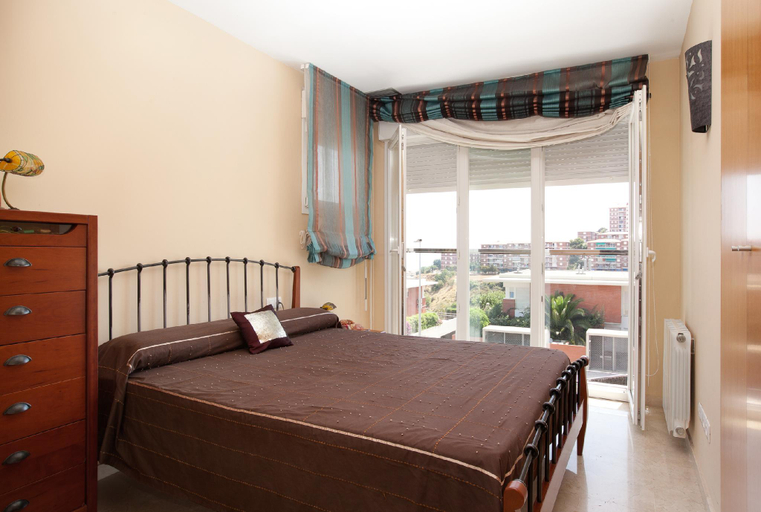 Bedroom 3, VILLA BARCELONA BEACH 5BD 3BTH POOL GARDEN VIEWS, Barcelona