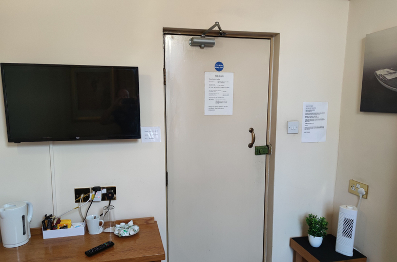 Others 5, Sussex Lodge Hotel, Slough