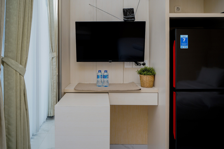 Others 4, Well Furnished Studio Apartment Sky House BSD By Travelio, South Tangerang