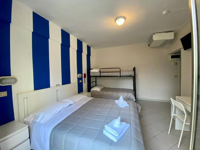 Bedroom 2, Family Hotel Las Vegas, Rimini