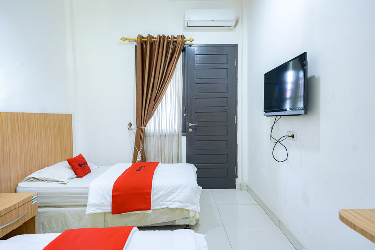 Bedroom 1, RedDoorz @ Avros Guest House Medan, Medan