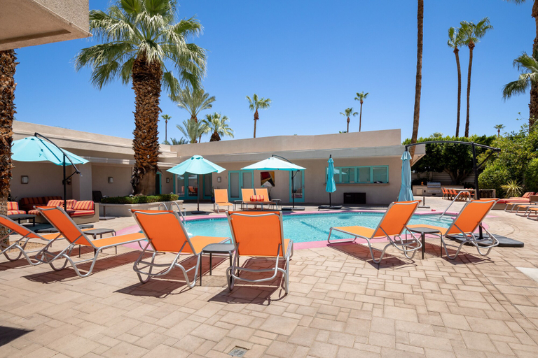 Exterior & Views, Poolside Fun King Suite, Riverside