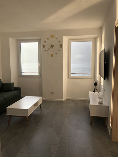 Bedroom 2, The Mirror On The Lake, Como