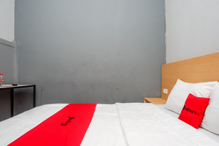 Bedroom 5, RedDoorz near Exit Tol Batang, Batang
