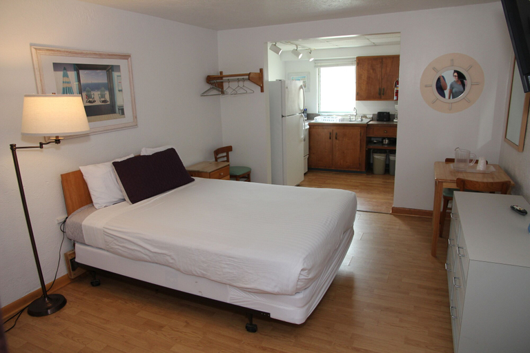 Bedroom 4, Pink Champagne Boutique Motel, Cape May