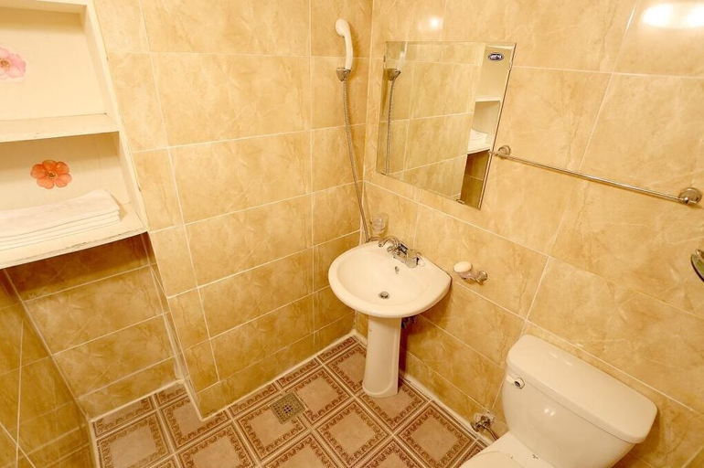 Bathroom, Seaside Hotel, Jung
