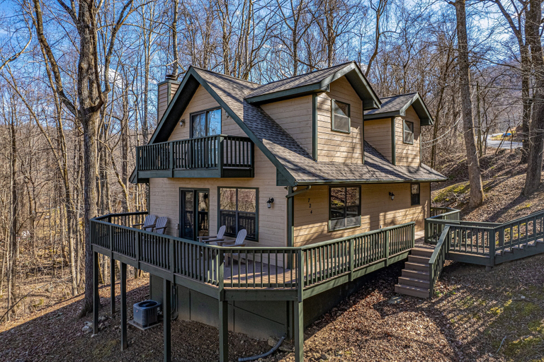 Exterior & Views