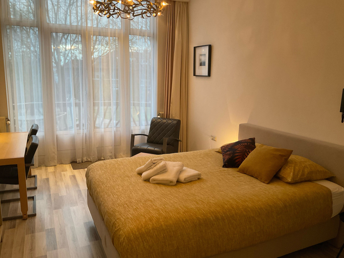 Bedroom 4, Plato by Hofstad Studios, The Hague