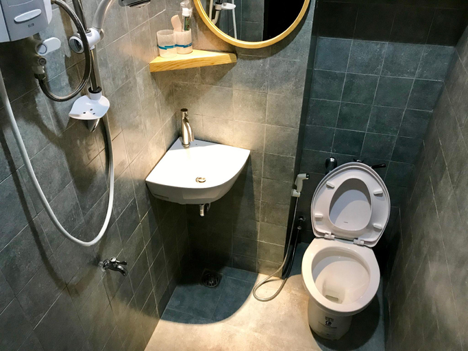 Bathroom 2, Meow Hotel and Cafe, Ho Chi Minh City